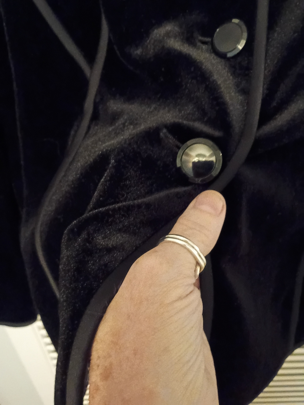 Jones New York Black Velvet Tailored Blazer - Picture 4 of 6